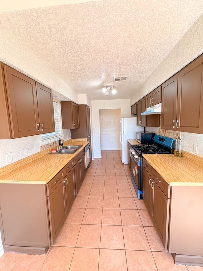 Building Photo - 1312 Westway Dr