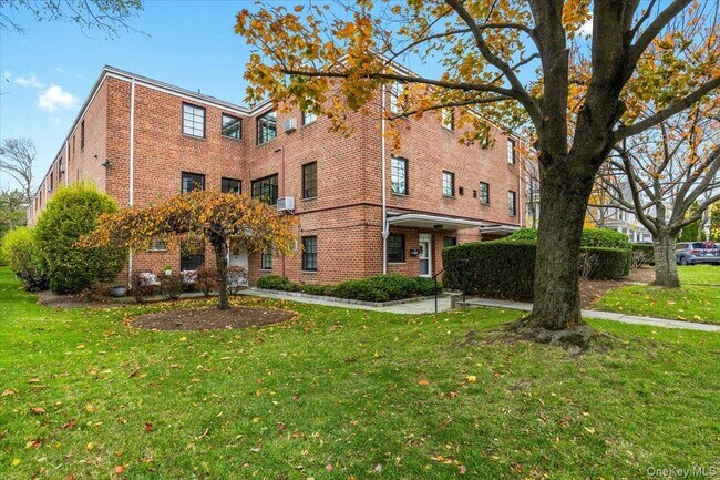 Building Photo - 181 Purchase St