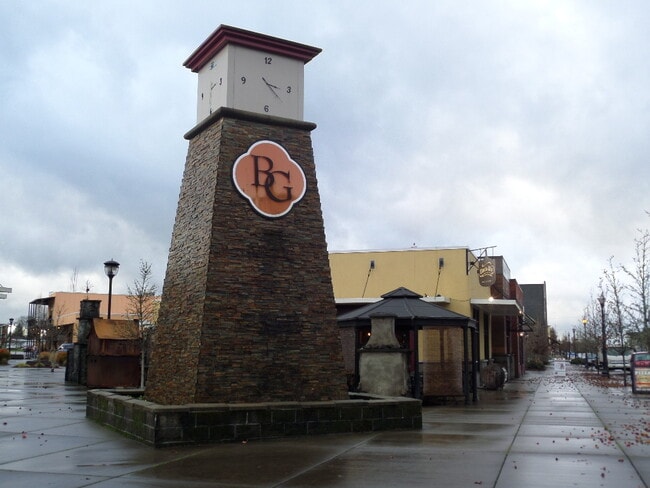 Building Photo - The Oaks Live/Work Townhomes