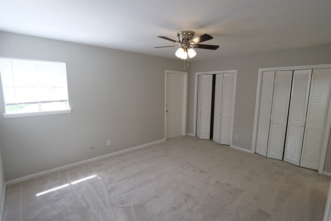 Building Photo - 9526 Val Verde St