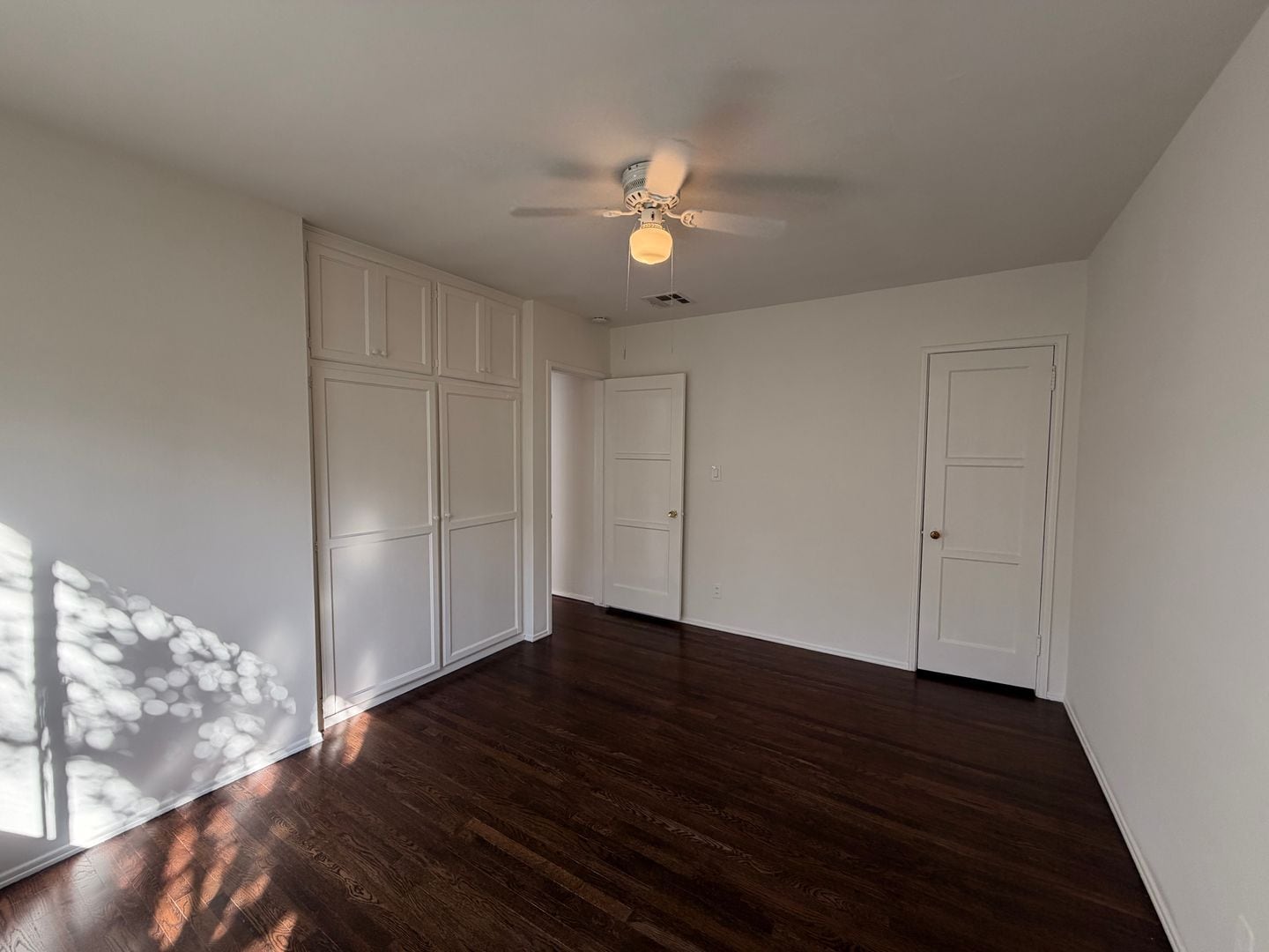 Building Photo - Charming 3BD Pool Home in Van Nuys | 2-Car Garage + Washer/Dryer + Central A/C