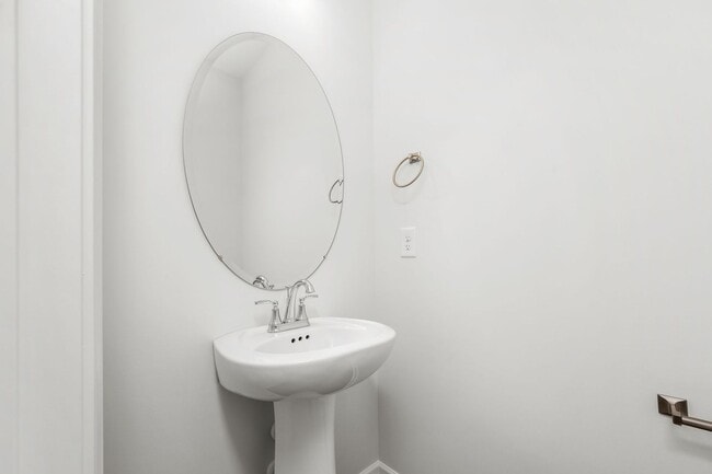 Building Photo - Park Place Townhome!
