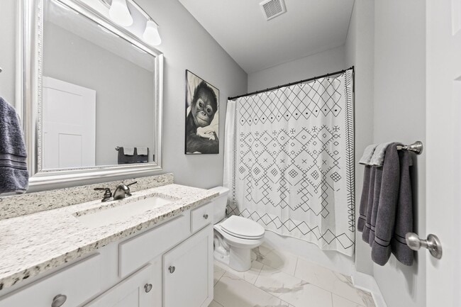 Building Photo - Freeport/Niceville Beauty!