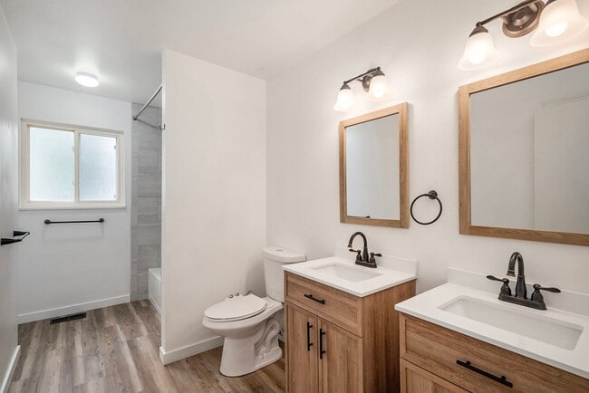 Building Photo - ? Move-in Ready & Fully Renovated! ?