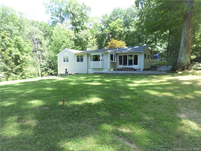 Building Photo - 5 Candlewood Lake Dr