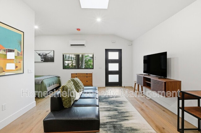 Building Photo - 3704 Wilcox St