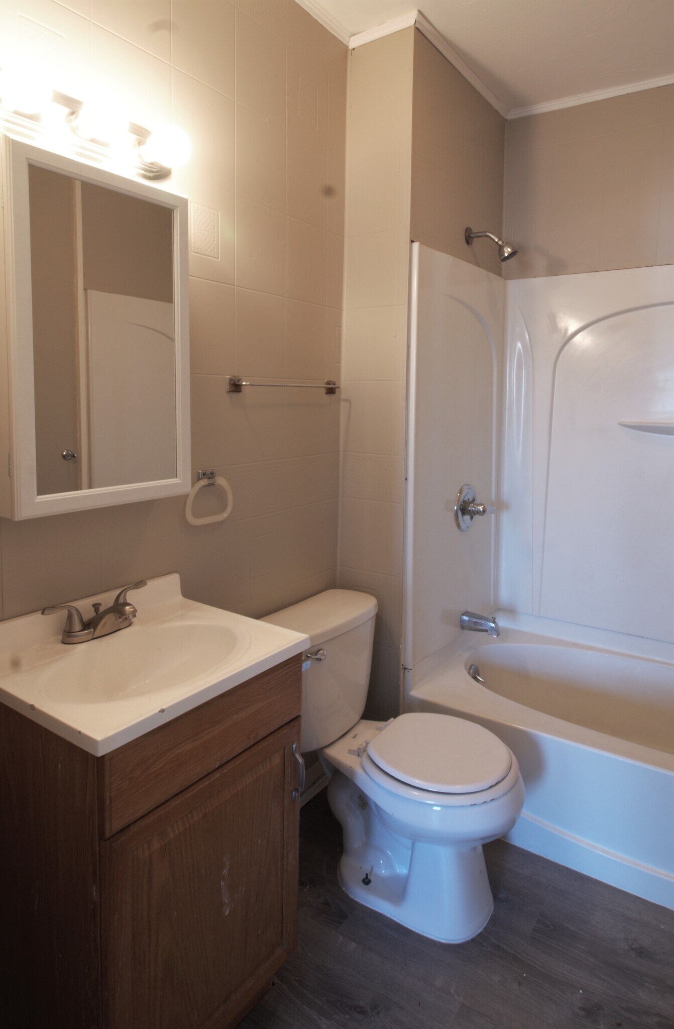 Building Photo - 305 Bartlett St