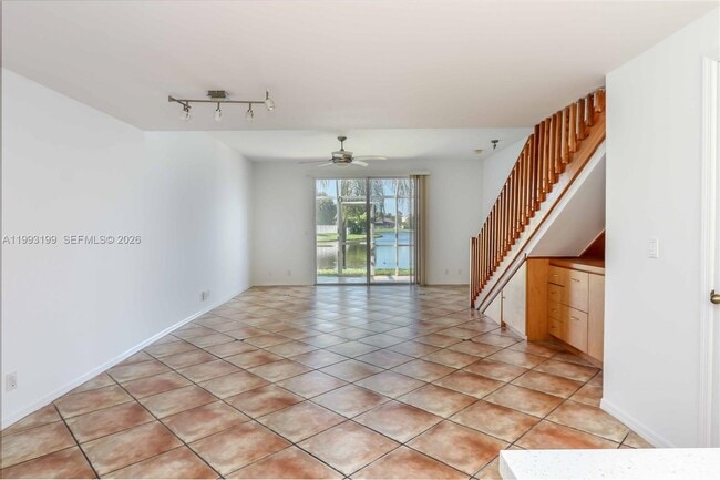 Building Photo - 1337 Presidio Dr