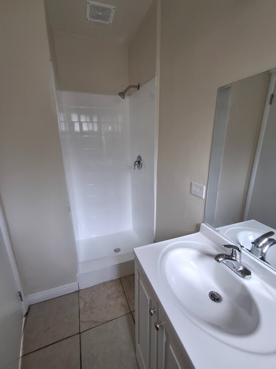 Building Photo - 13453 1/4 Filmore St