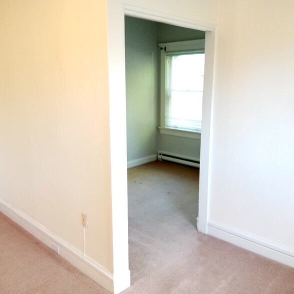 Building Photo - W. W 9th Ave