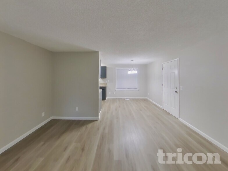 Building Photo - 2504 26th St SE