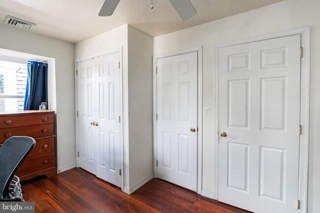 Building Photo - 4841 Walton Ave