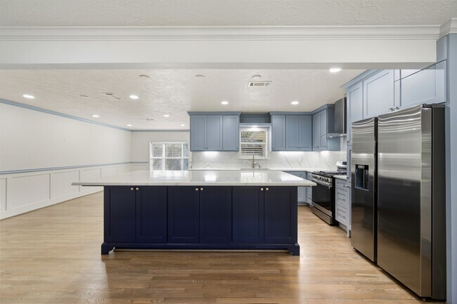 Building Photo - 855 Judiway St