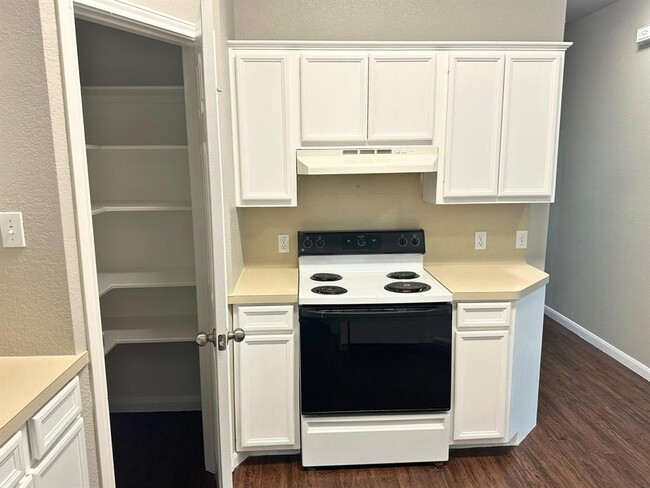 Building Photo - 1503 Cedar Park Dr