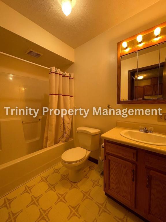 Building Photo - 1419 W Pike St