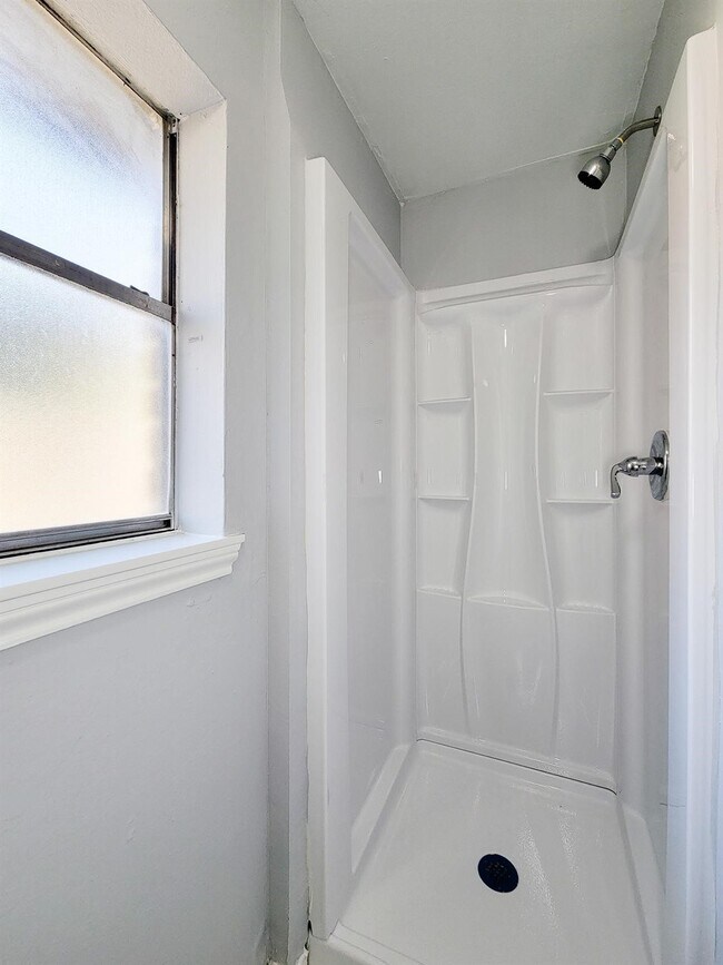 Building Photo - 2024 Stones throw Dr