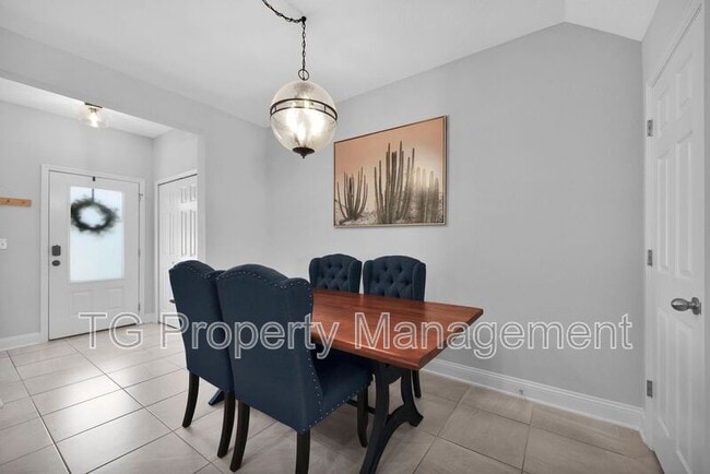 Building Photo - 13968 Molina Dr