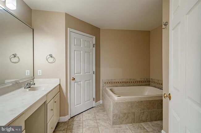 Building Photo - 143 Birchwood Dr