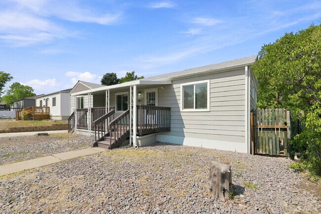Building Photo - $2,590.95 with $300 Off The First Month's Rent, 4 Beds - 2 Bath, Single Family Home in Denver wit...