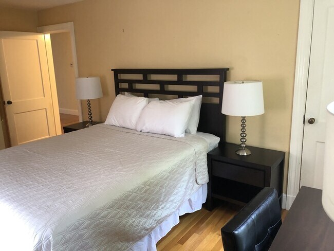 Building Photo - 9 Reservoir Rd