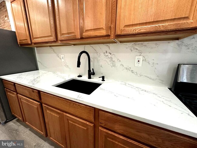 Building Photo - 2654 Wilkens Ave