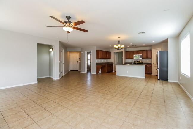 Building Photo - 1097 W Desert Hills Dr