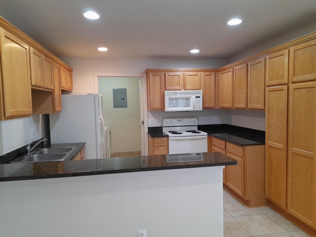 Building Photo - 5812 Acorn Ln