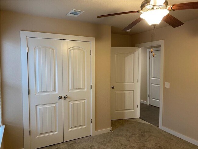 Building Photo - 422 Barbet Dr