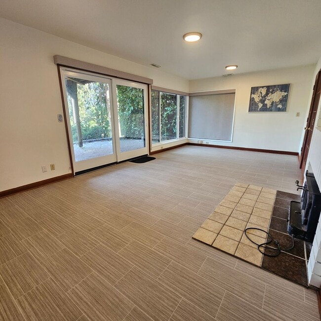 Building Photo - Private Bainbridge Island Retreat with Acreage & Modern Comforts