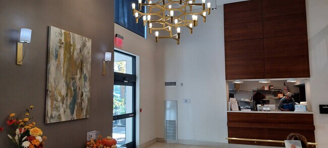 Building Photo - 2311 Pimmit Dr