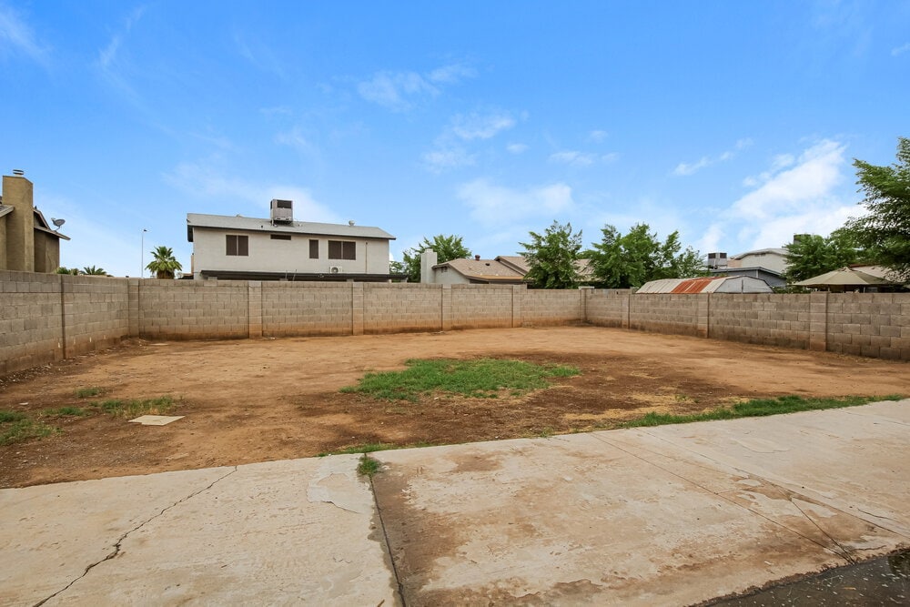 Building Photo - 8722 W Vernon Ave