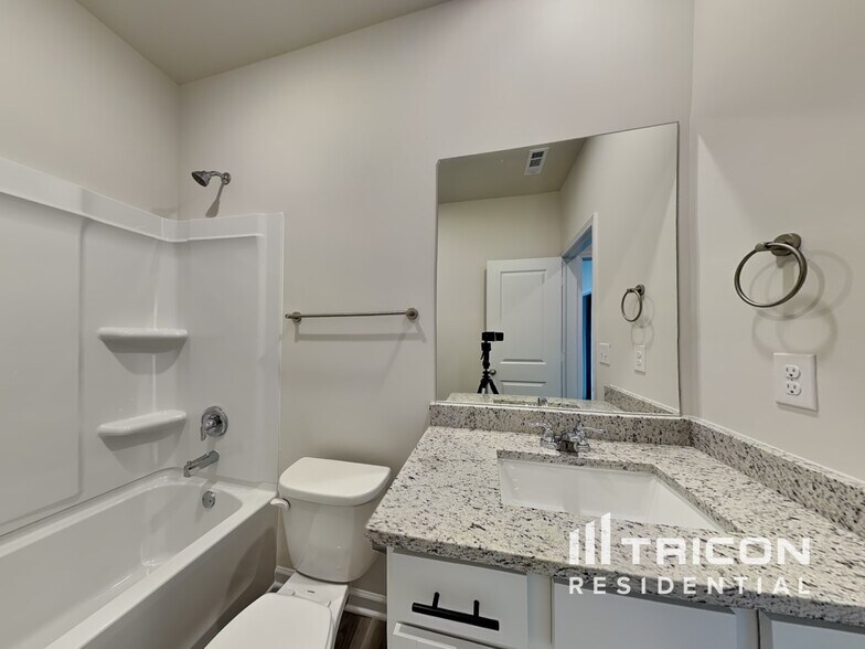 Building Photo - 299 Limestone Cir