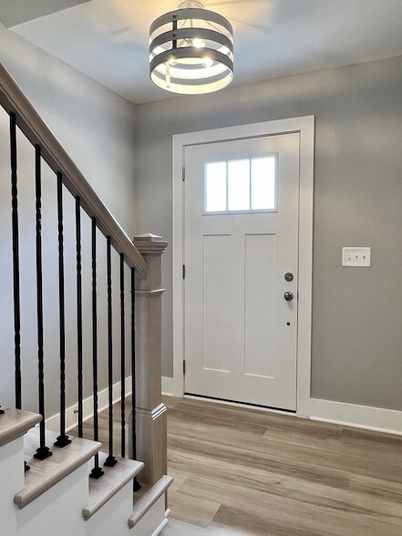 Building Photo - 713 Hollie Wy