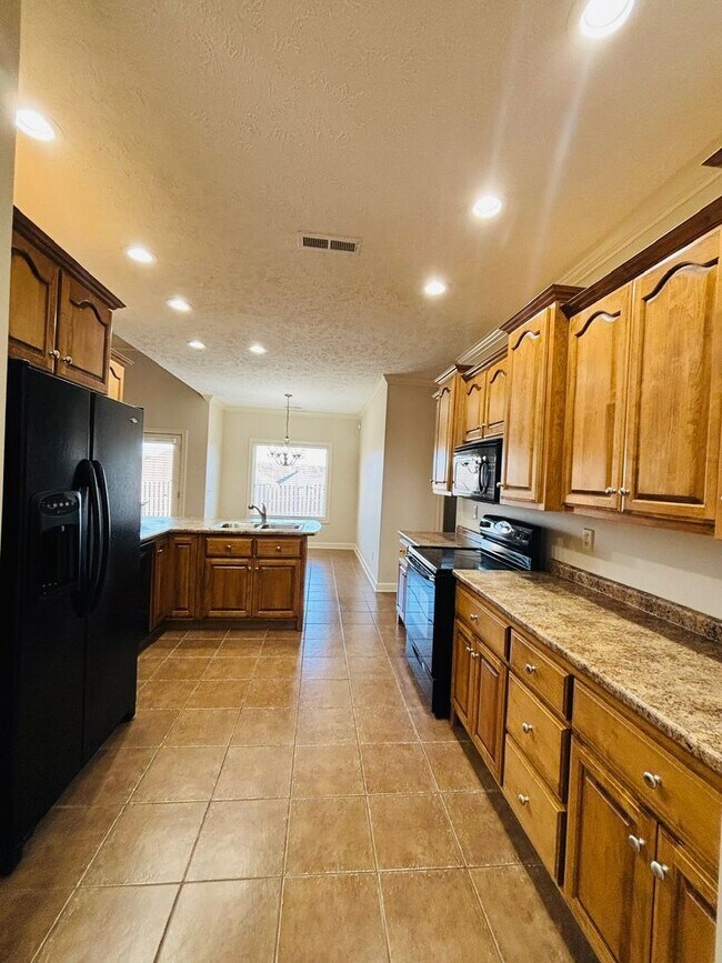 Building Photo - Walnut Trace Subdivision