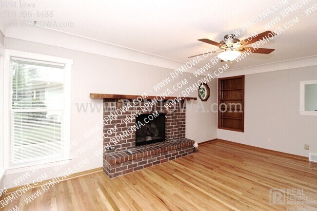 Building Photo - 4131 E 10th St