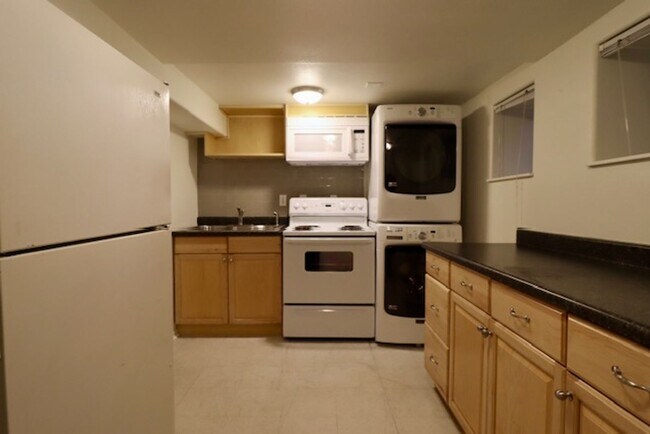 Building Photo - Ravenna Charmer!!’