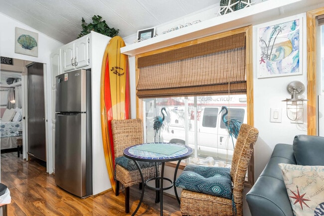 Building Photo - 793 E Oyster Dr