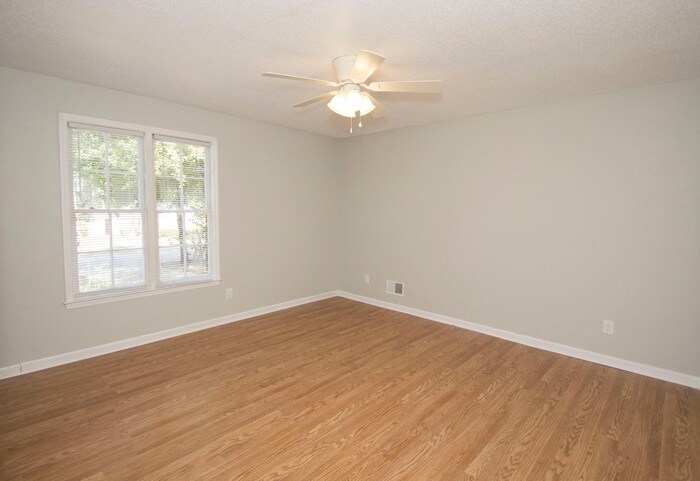 Building Photo - 2504 Banner Hill Rd