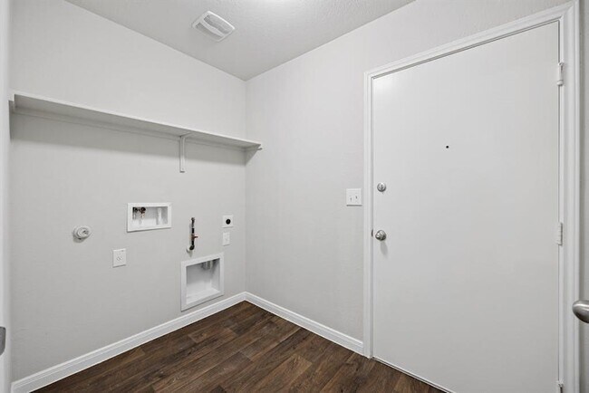 Building Photo - 14006 Macquarie Dr