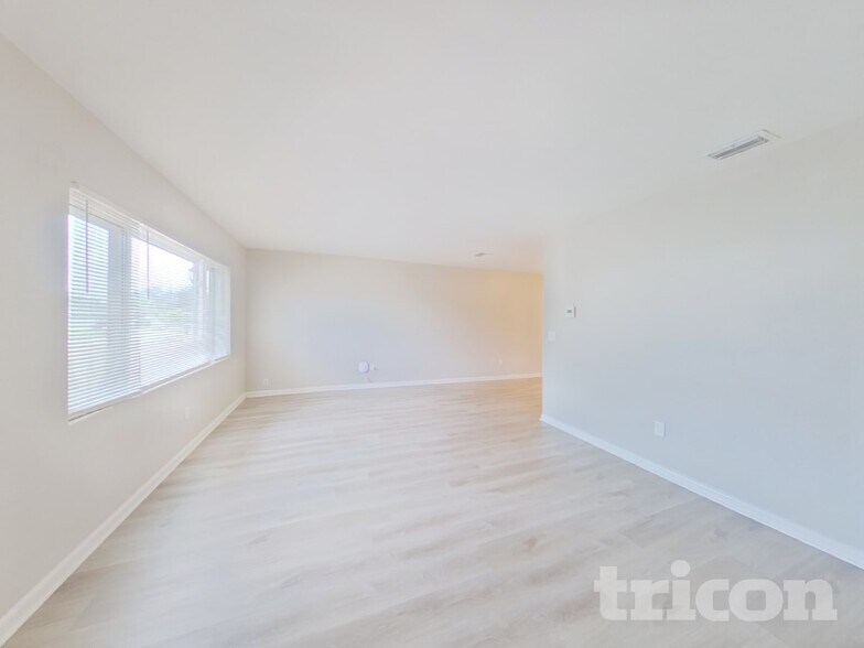 Building Photo - 2020 Magnolia Dr