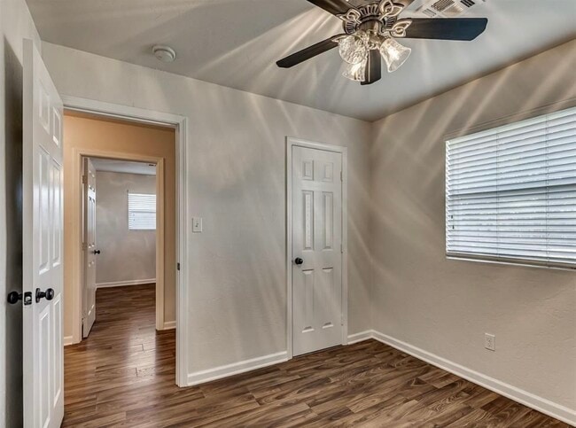 Building Photo - 1218 E Boyd St