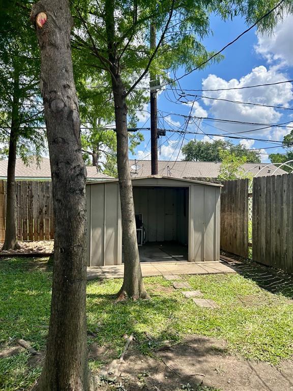 Building Photo - 5902 De Lange Ln
