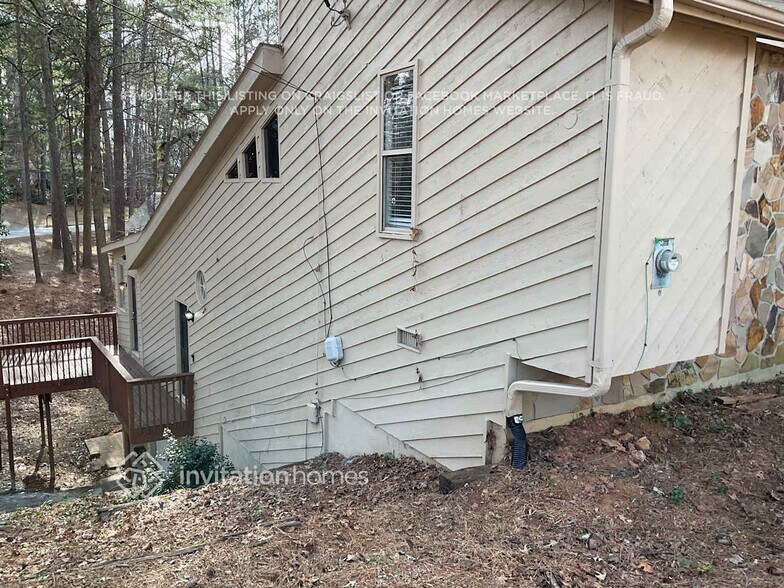 Building Photo - 4745 N View Rd NW