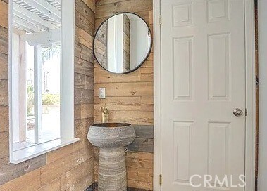 Building Photo - 12683 Palm View Way