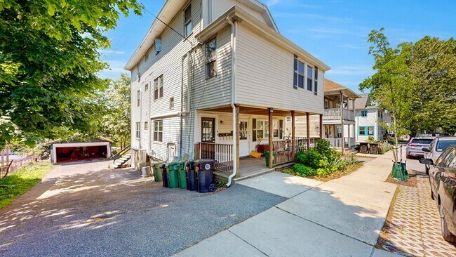 Building Photo - 29 Fifield St