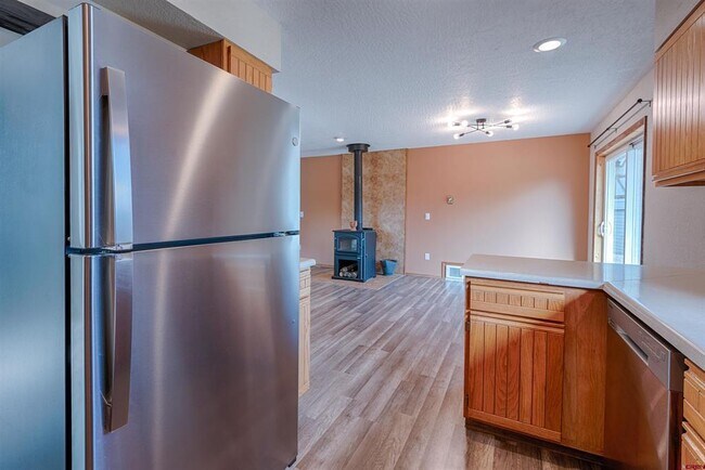 Building Photo - 64251 N Ramona Rd