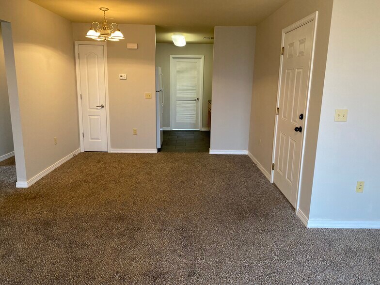 Building Photo - 320 Toni Ln