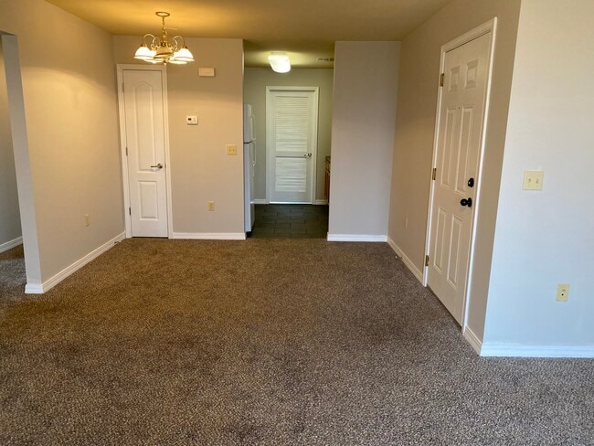 Building Photo - 320 Toni Ln