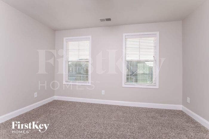 Building Photo - 499 Royal Oak Ln