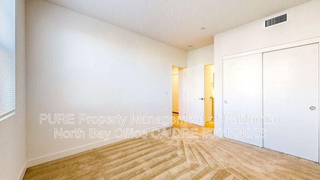 Building Photo - 221 Gambrel Cir